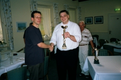 Vereinsschnellschachmeister Andreas Kozik (l.)